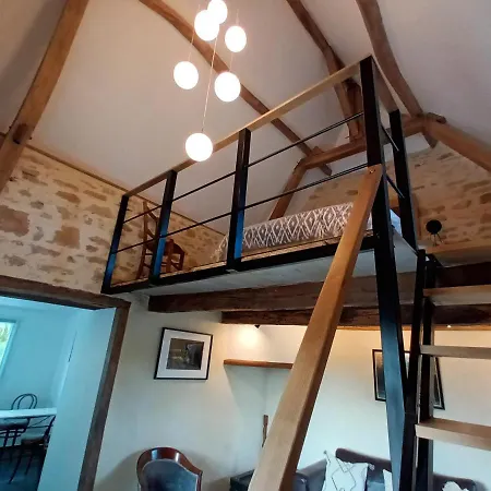 La Taniere Classe 3 Etoiles Avec Terrasse Et Piscine 펜션 *