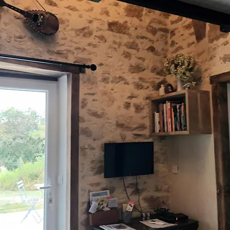La Taniere Classe 3 Etoiles Avec Terrasse Et Piscine La Bachellerie