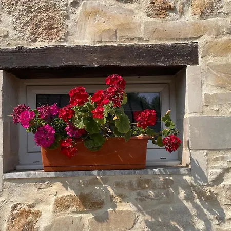 La Taniere Classe 3 Etoiles Avec Terrasse Et Piscine * La Bachellerie